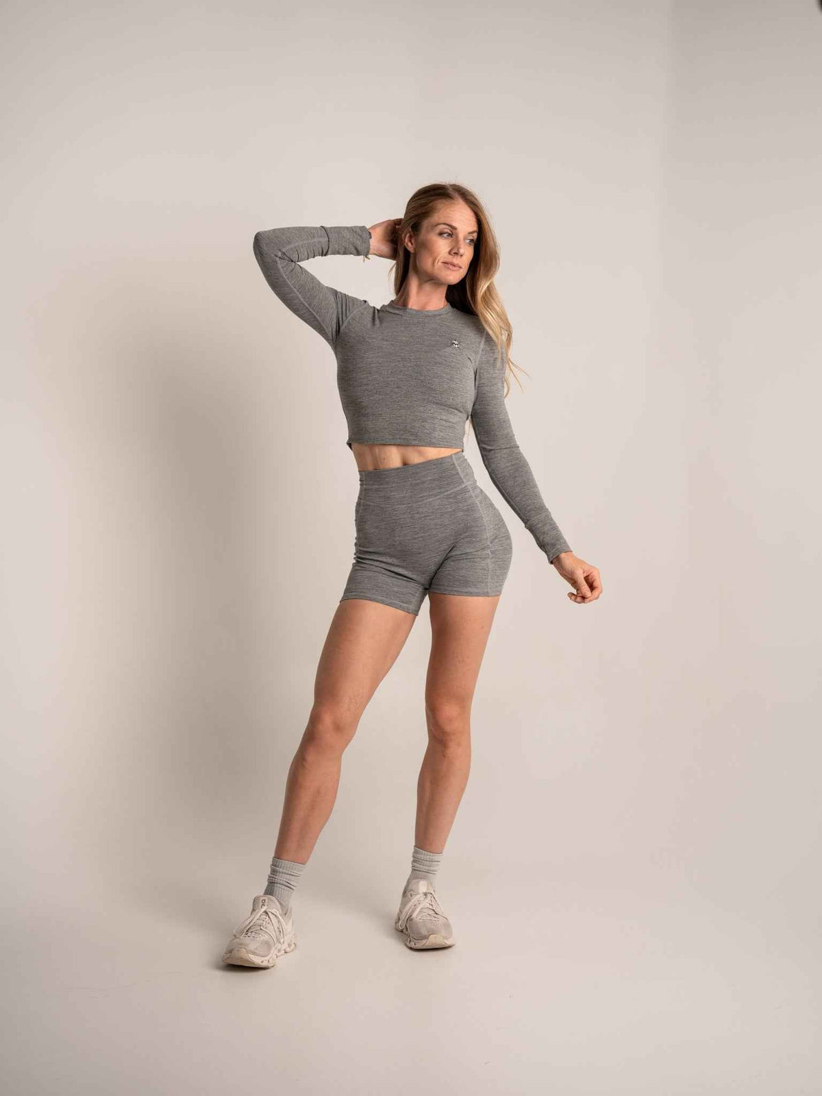 WOMEN'S | DEBUT CROP LONG SLEEVE : GRAY - My Love for Fitness