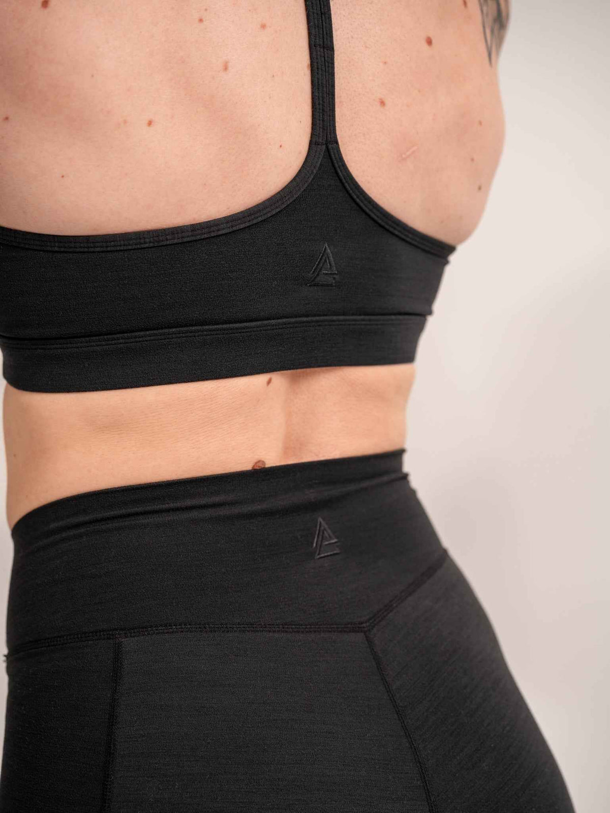 WOMEN'S | DEBUT SPORTS BRA : BLACK - My Love for Fitness